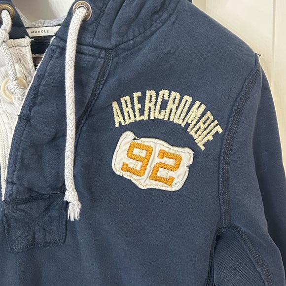 Y2K Abercrombie & Fitch Men’s Small Muscle Fit Distressed Hoodie Pullover - Picture 3 of 8
